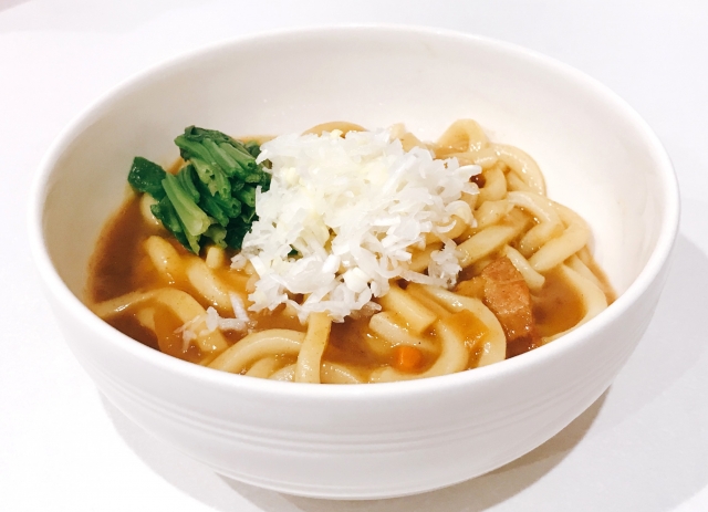 グルテンを多く含むうどんやカレー